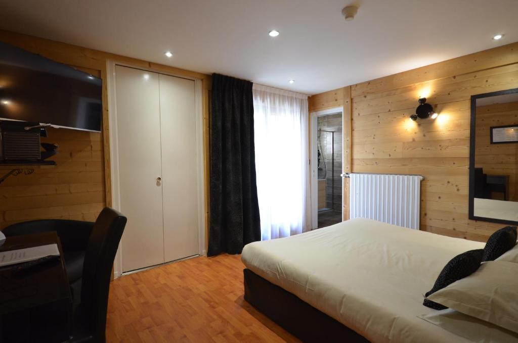 Postel nebo postele na pokoji v ubytování Hôtel Edelweiss
