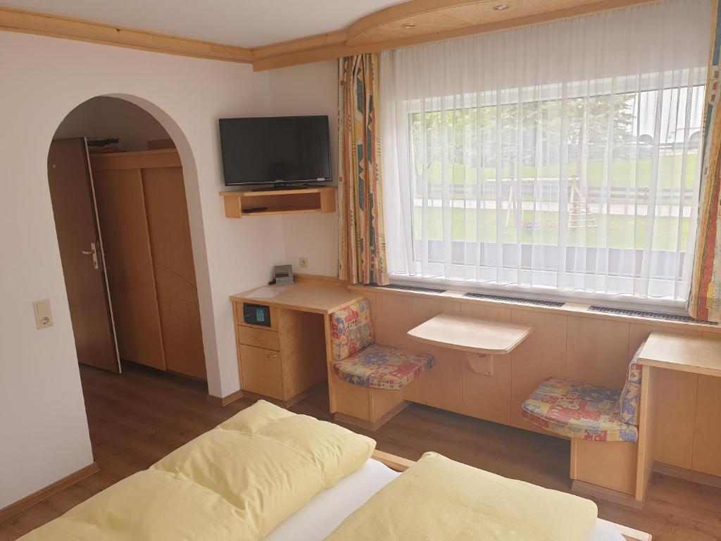 TV a/nebo společenská místnost v ubytování Haus Hubertus