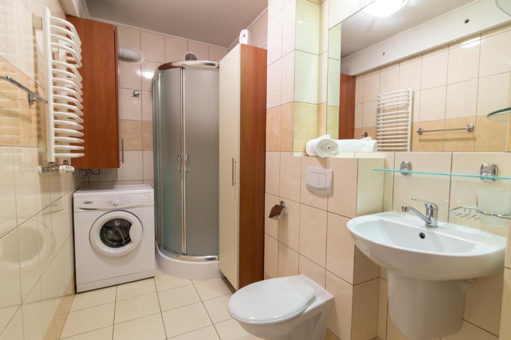 Kúpeľňa v ubytovaní Krynica Apartamenty Centrum Deptak 45