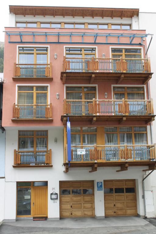 Budova, v ktorej sa apartmán nachádza