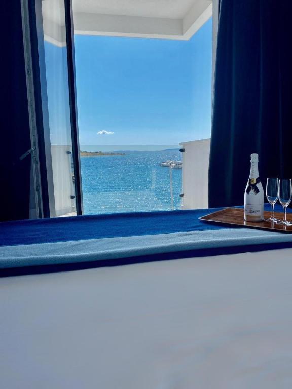 Nespecifikovaný výhled na moře nebo výhled na moře při pohledu z hotelu