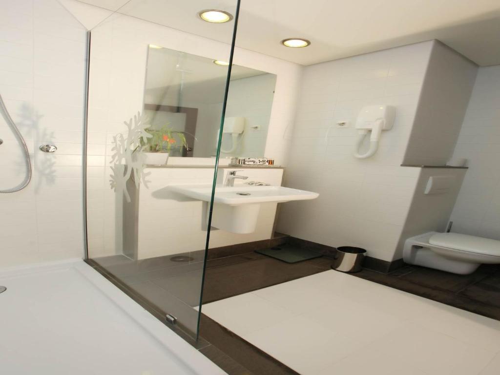 Koupelna v ubytování Le Corail Suites Hotel