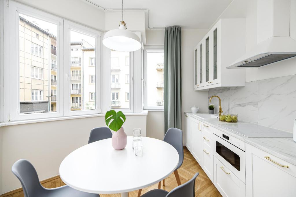 Kuchyňa alebo kuchynka v ubytovaní Native Apartments Żuławskiego 8