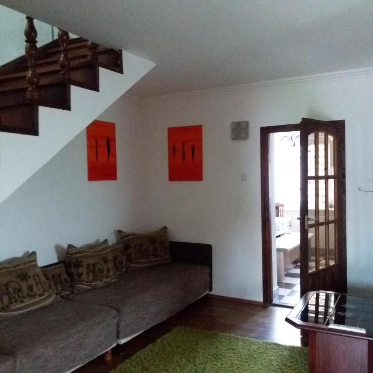 Posedenie v ubytovaní Aliz Apartman
