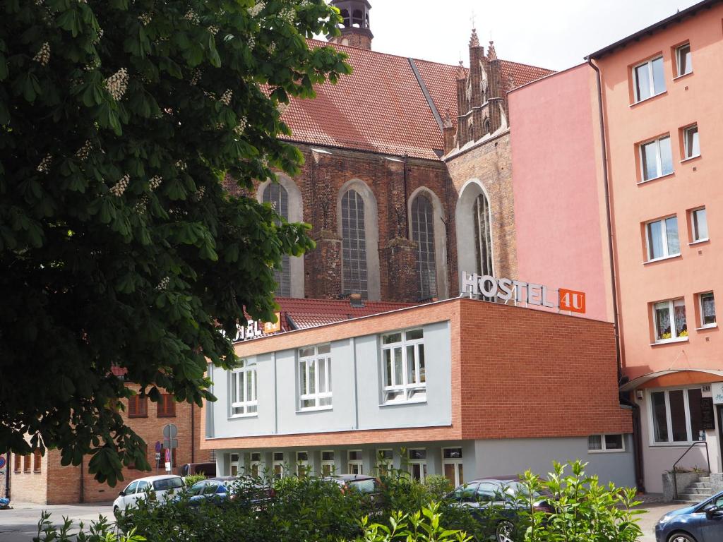 a building in front of a church at Hostel4u in Gdańsk