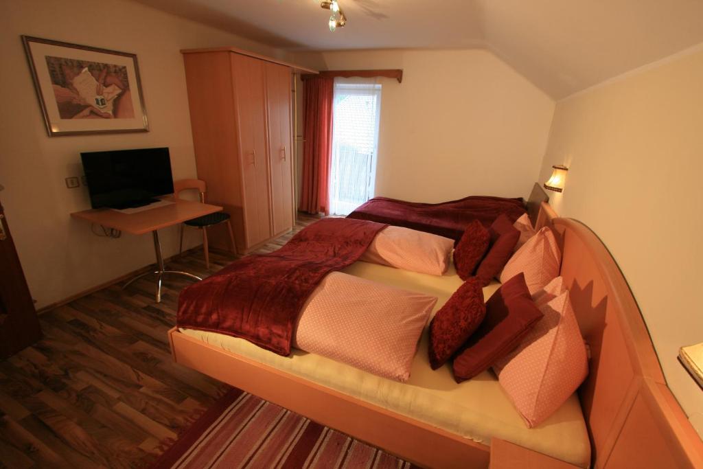 TV a/nebo společenská místnost v ubytování Hotel Stadlwirt