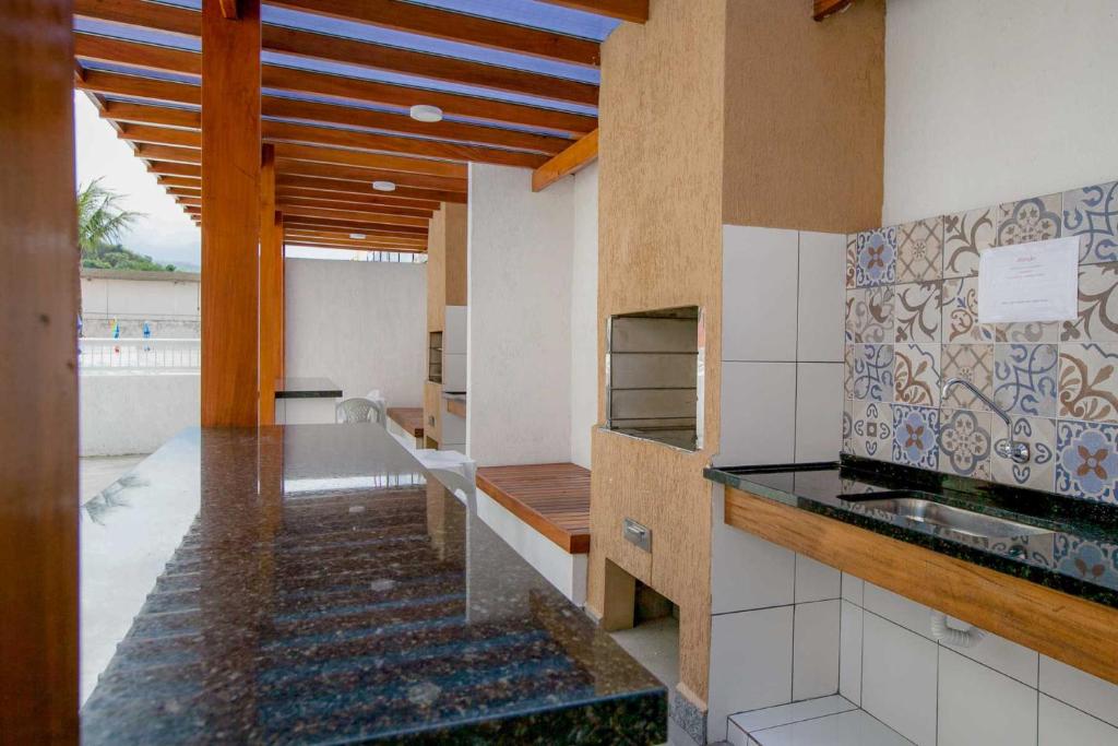  APARTAMENTO COM VISTA PARA PISCINA E CHURRASQUEIRA