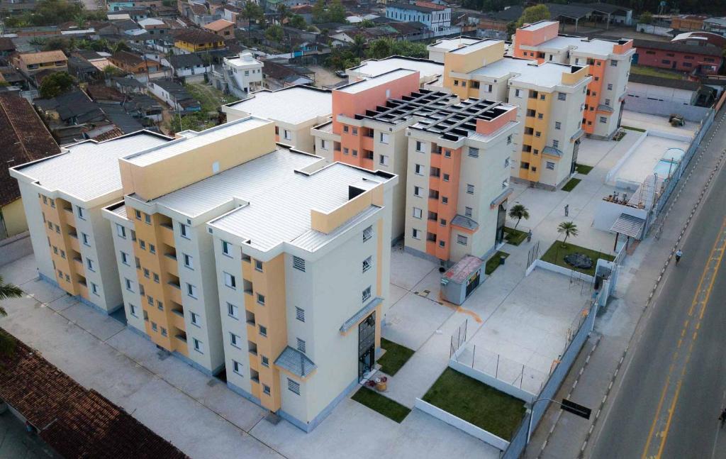  APARTAMENTO COM VISTA PARA PISCINA E CHURRASQUEIRA