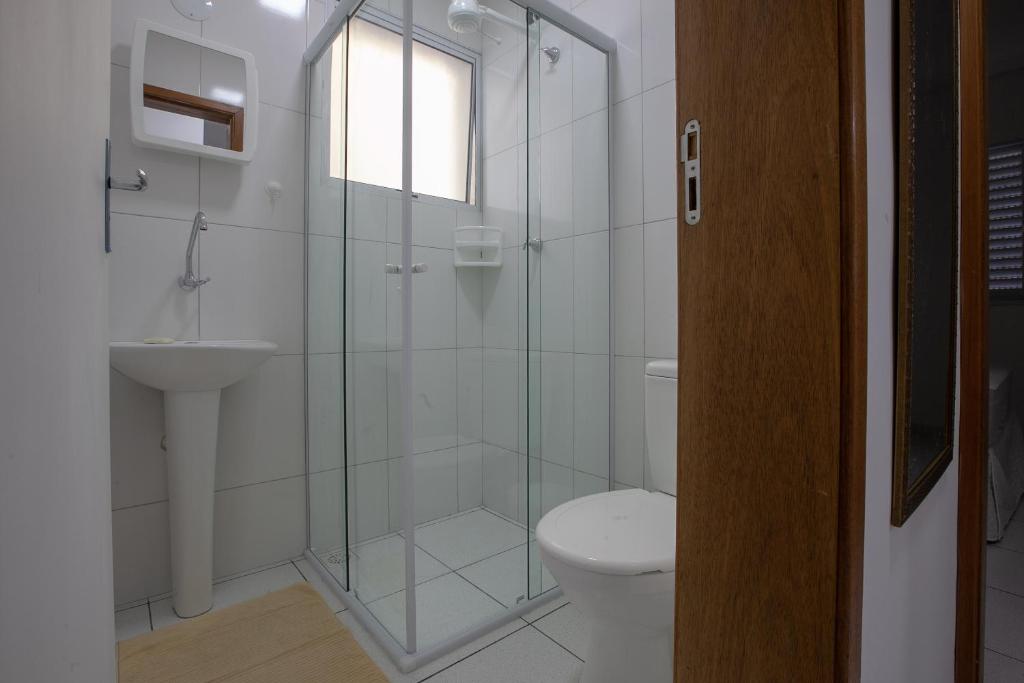  APARTAMENTO COM VISTA PARA PISCINA E CHURRASQUEIRA