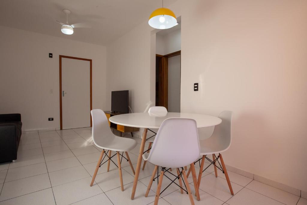  APARTAMENTO COM VISTA PARA PISCINA E CHURRASQUEIRA