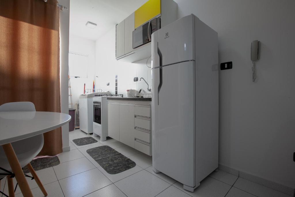  APARTAMENTO COM VISTA PARA PISCINA E CHURRASQUEIRA