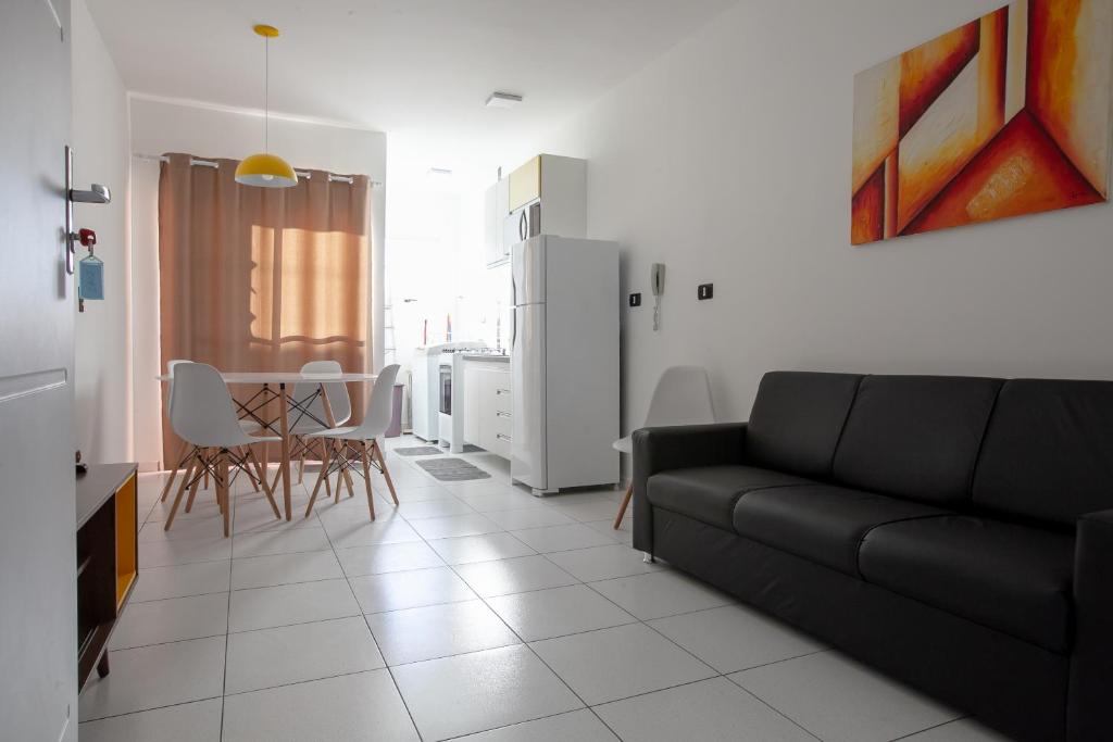  APARTAMENTO COM VISTA PARA PISCINA E CHURRASQUEIRA