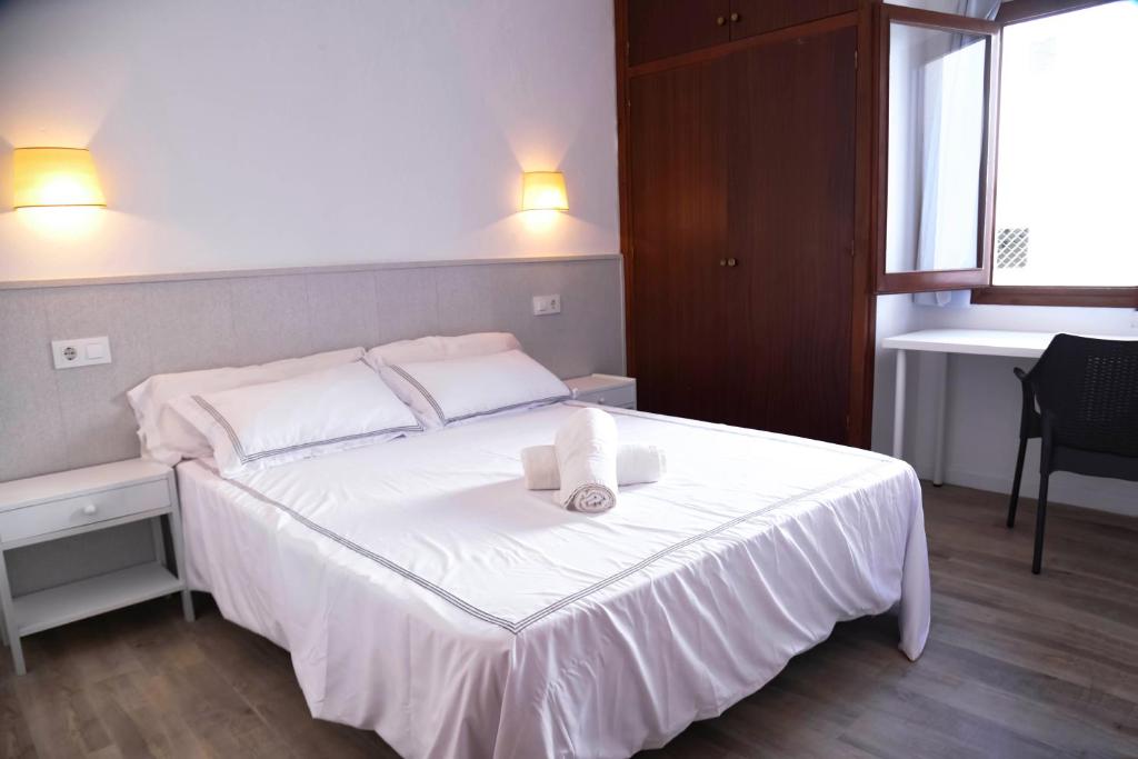 Villas Las Alondras, Cala en Forcat – Updated 2022 Prices