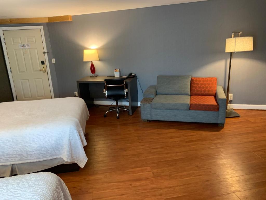 Super 8 by Wyndham Sturbridge - Studio Suite With Two Queen Beds - Non-Smoking