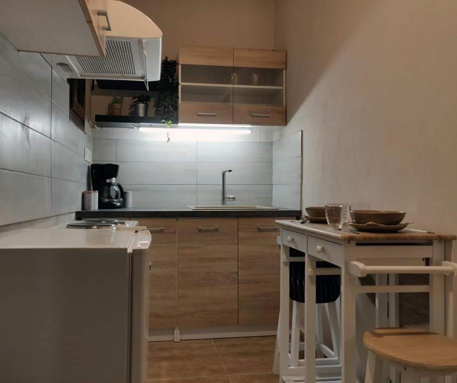 Kuchyňa alebo kuchynka v ubytovaní Melina's Studios