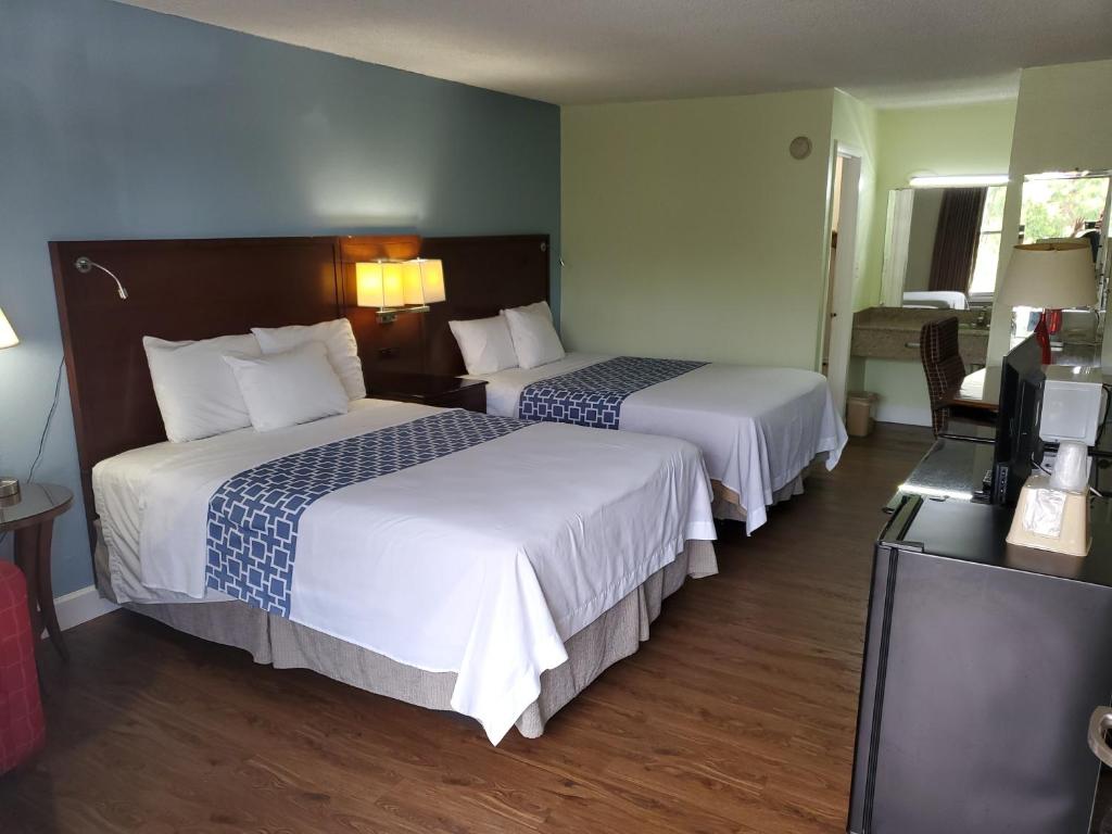 Econo Inn - Ormond Beach - Комната королевы с двумя кроватями королевы - некуря