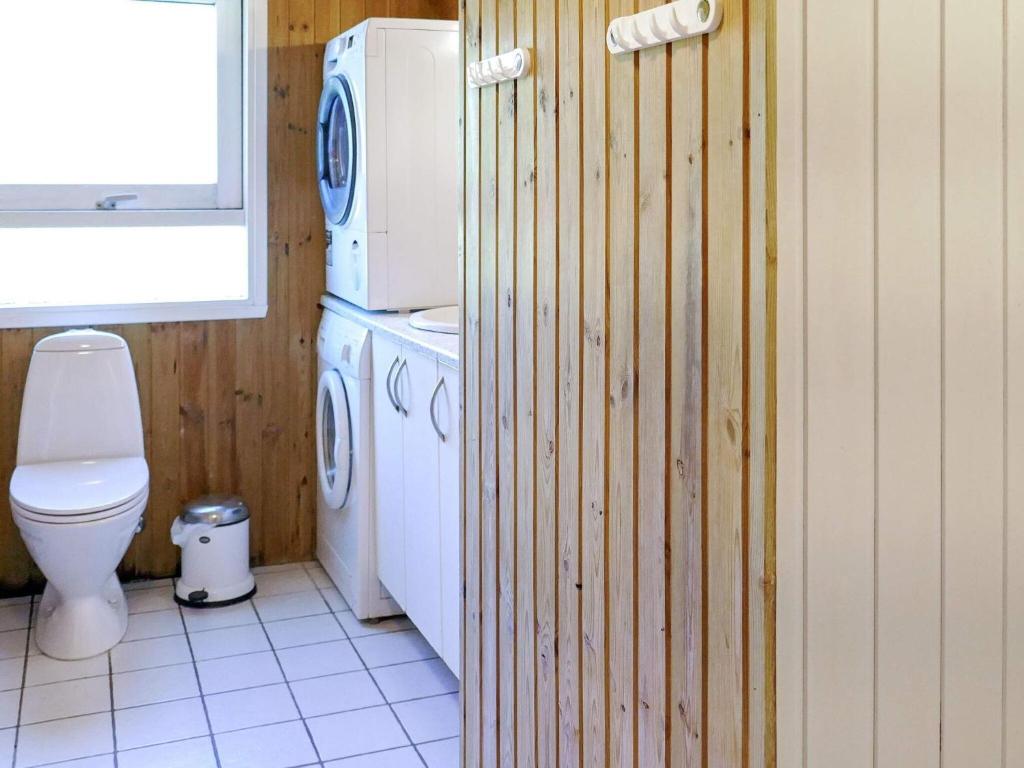 Koupelna v ubytování 10 person holiday home in Hjørring-By Traum