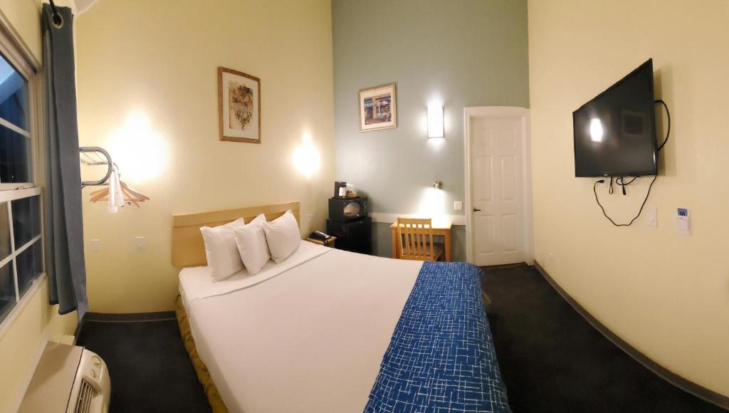 Travelodge by Wyndham Fairfield/Napa Valley - Queen Room - Non-Smoking