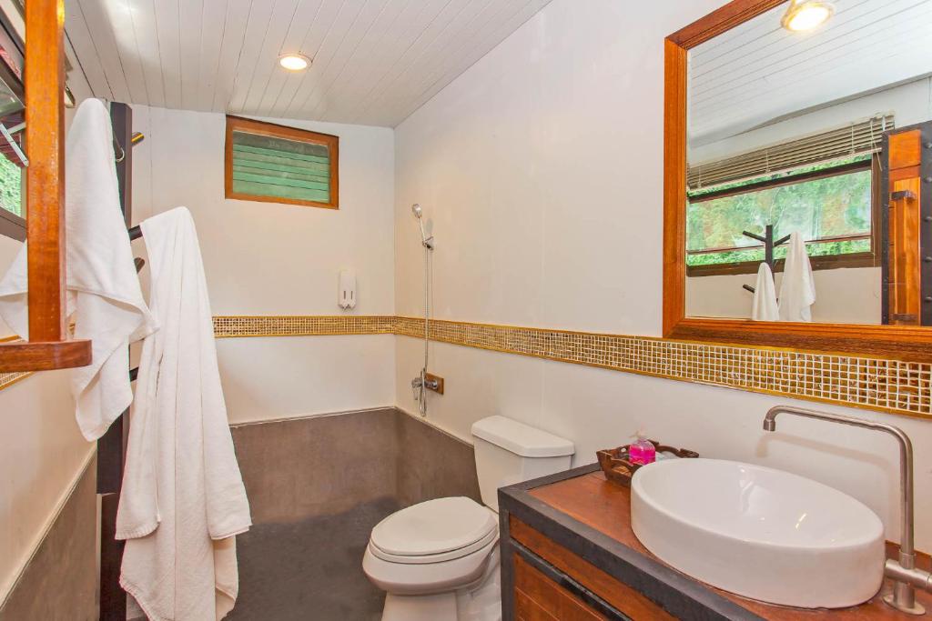 Ein Badezimmer in der Unterkunft Panvaree Resort