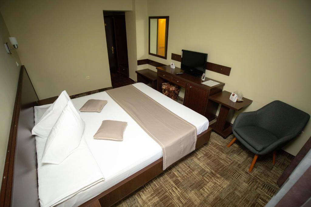 Postel nebo postele na pokoji v ubytování Hotel Select Slobozia