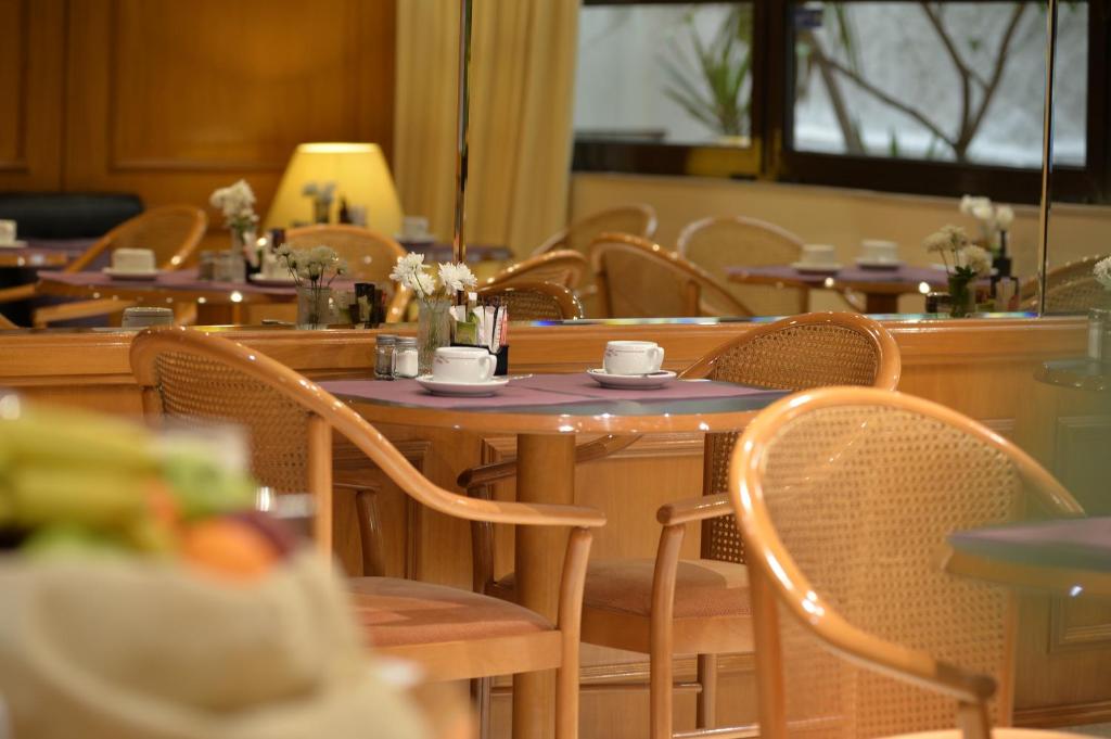 Restaurace v ubytování Victory Inn Hotel