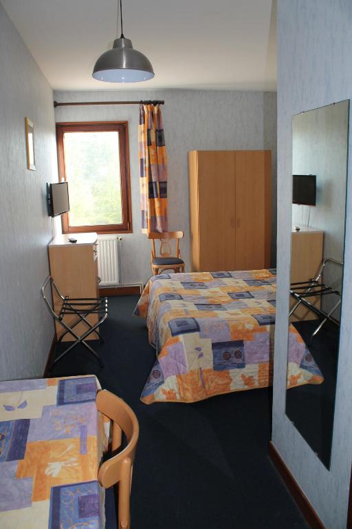 Postel nebo postele na pokoji v ubytování Hôtel La Peupleraie