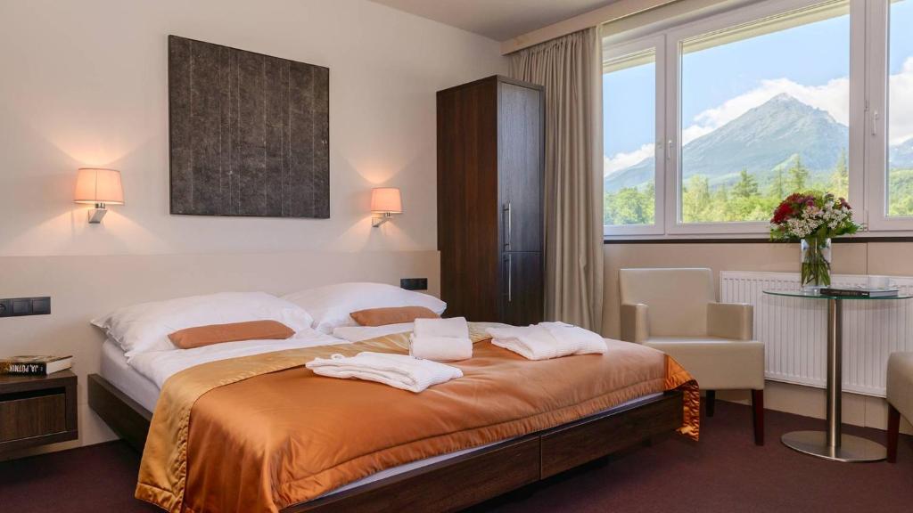 Nespecifikovaný výhled na hory nebo výhled na hory při pohledu z hotelu