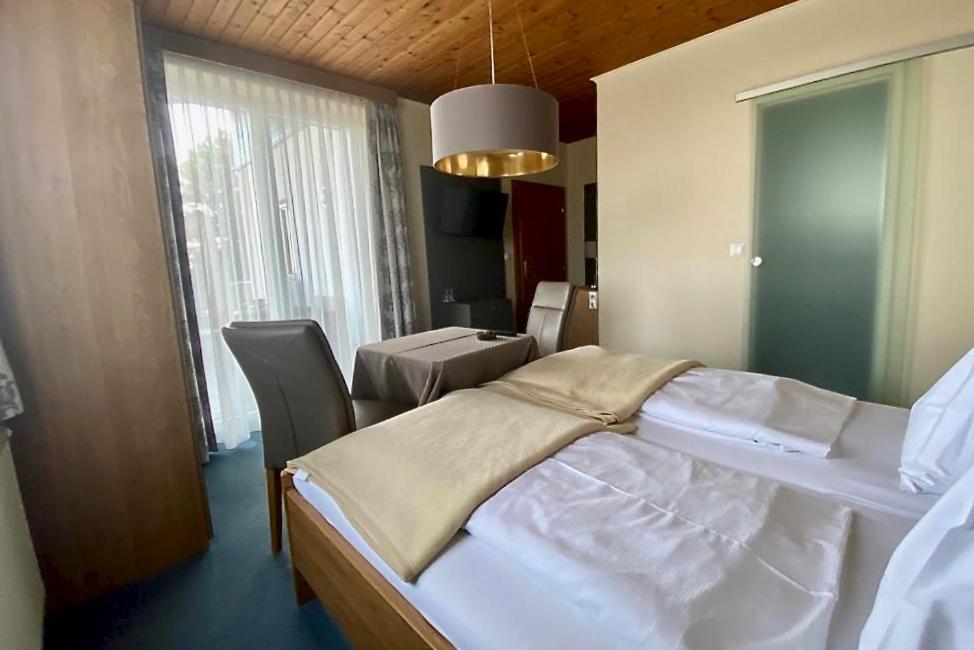 Una cama o camas en una habitación de Pension Seirer