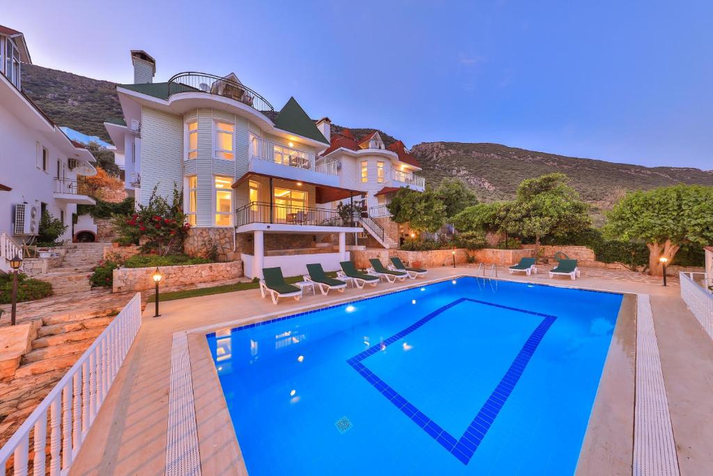 The swimming pool at or close to 3 House Apart