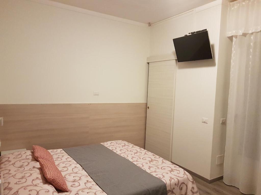TV a/nebo společenská místnost v ubytování Albergo Paradiso