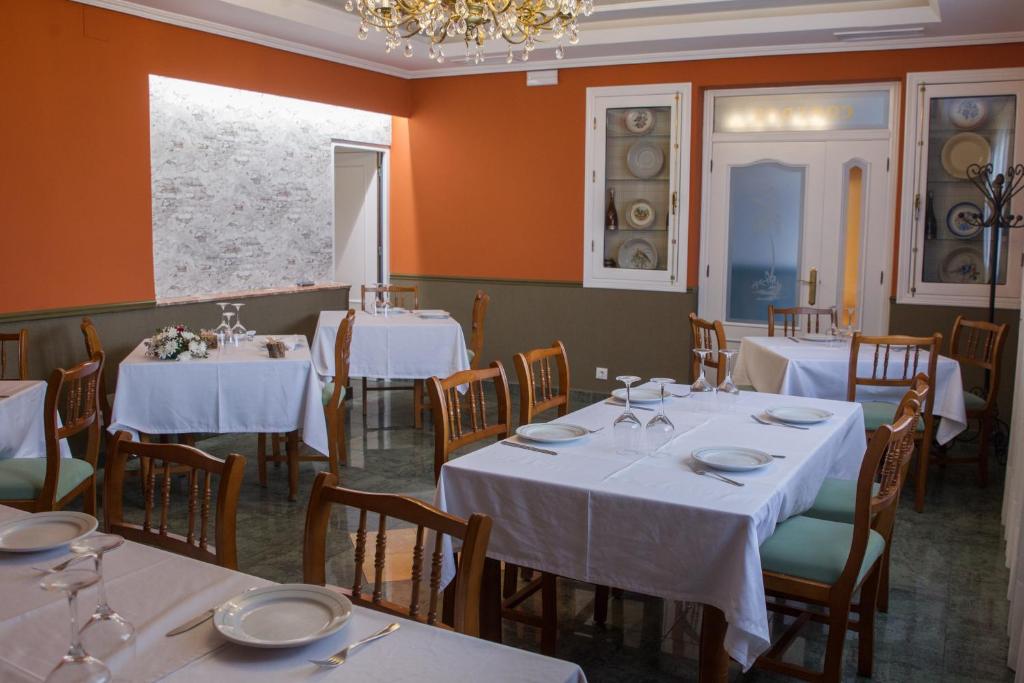 Reštaurácia alebo iné gastronomické zariadenie v ubytovaní Hostelería La Palmera De Miajadas SL