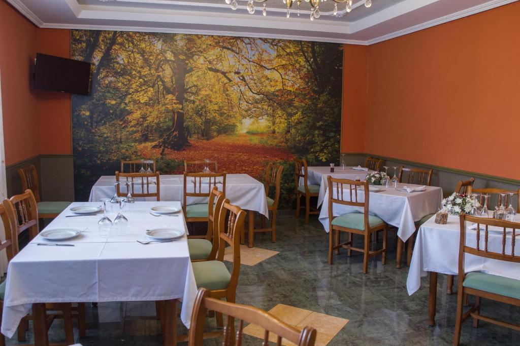 Reštaurácia alebo iné gastronomické zariadenie v ubytovaní Hostelería La Palmera De Miajadas SL