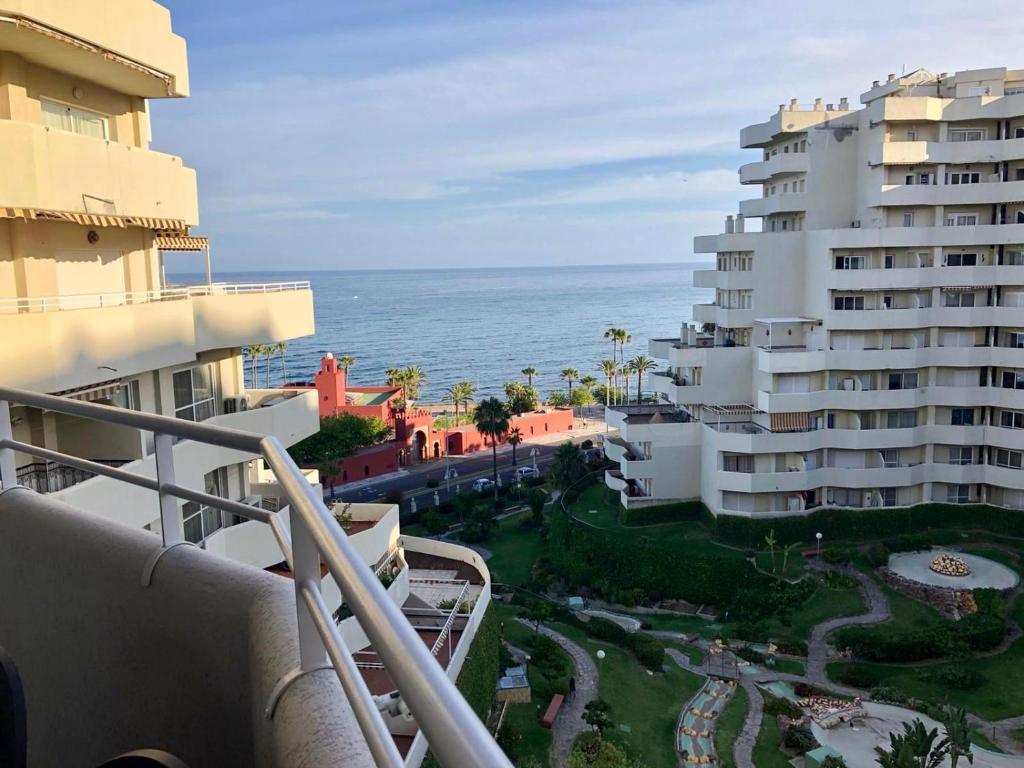 Primera linea de playa en Benalmadena, vistas al mar , Benal ...
