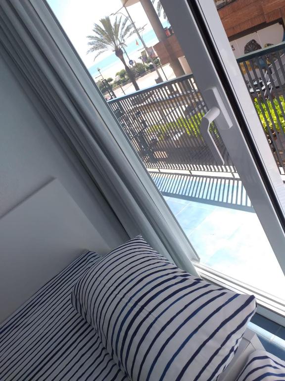 Bazén v ubytování APARTAMENTO con TERRAZA VISTAS AL MAR nebo v jeho okolí