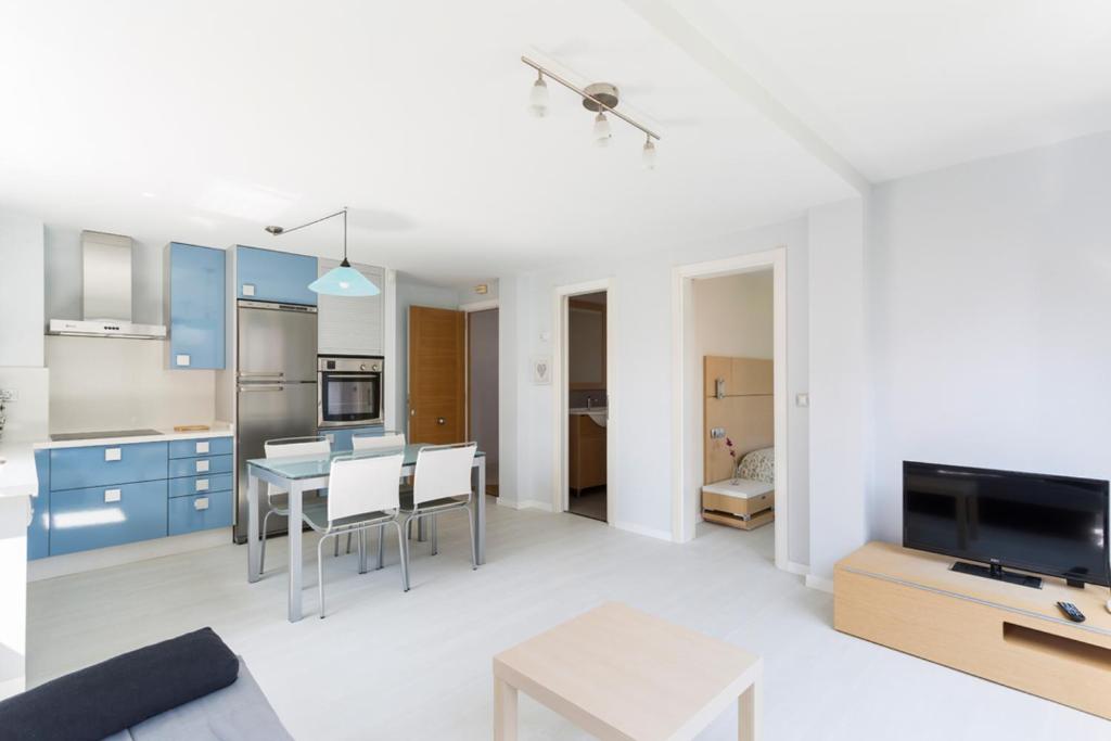 Housingcoruña Apartamento Playa Miño 04 tesisinde bir oturma alanı