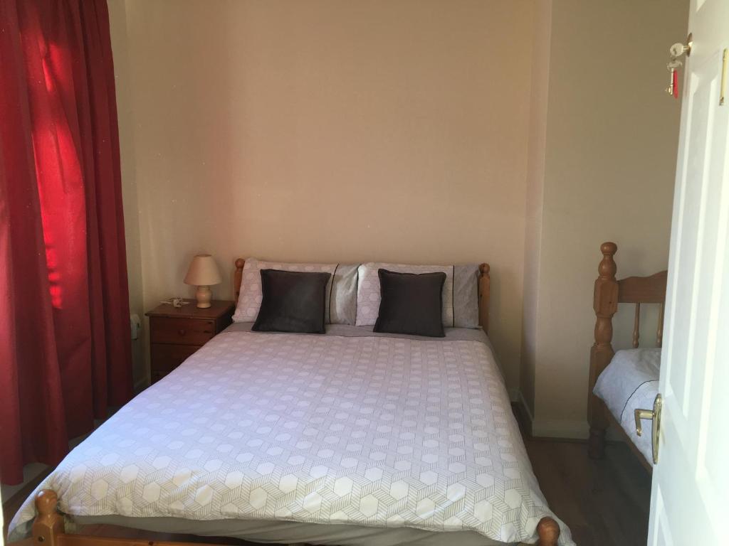 Postel nebo postele na pokoji v ubytování Double Rooms & Twin Rooms Rahoon