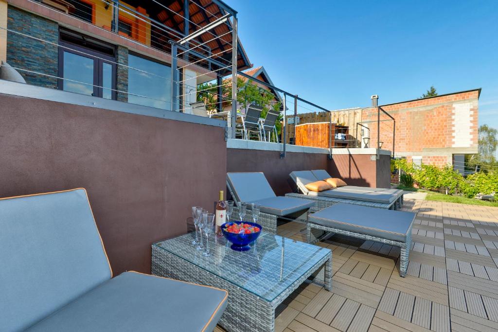 Juras Country House, bazen, sauna ,hot tube,vrt - Maison De Vacances