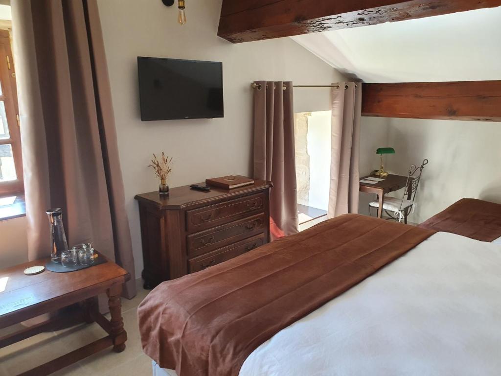 Postel nebo postele na pokoji v ubytování L'Ermitage de Saint-Bardoux