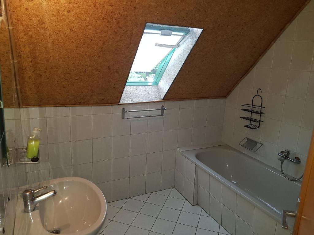 Koupelna v ubytování Áron Apartman