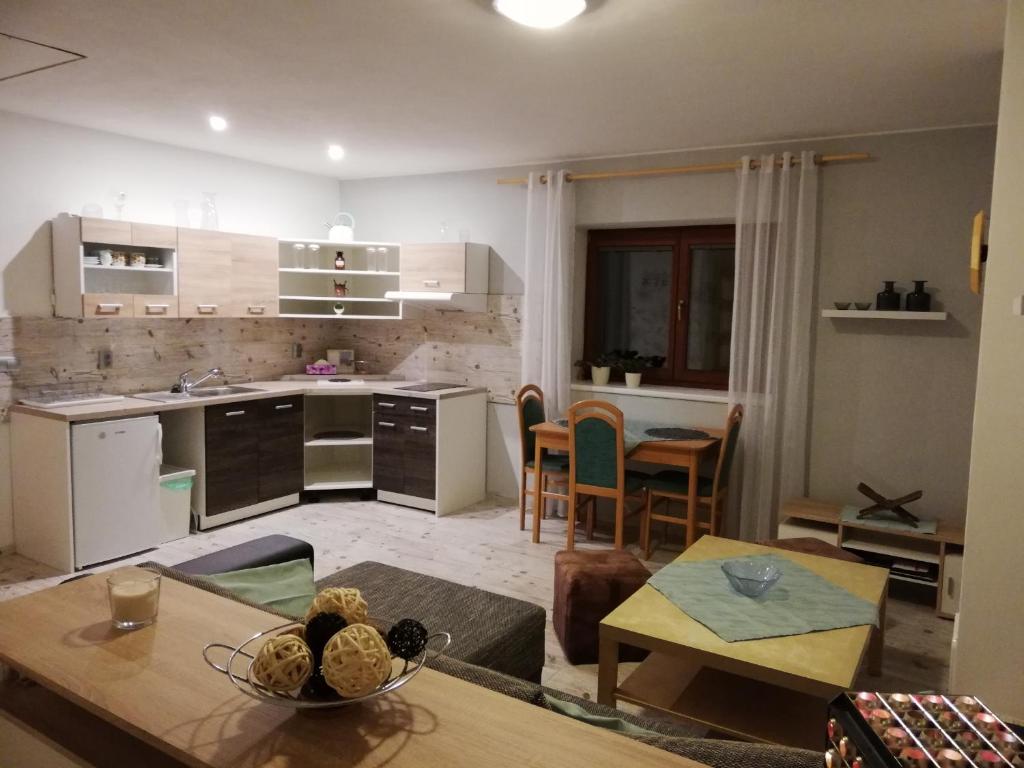 Dapur atau dapur kecil di Apartmán u Kartouzky