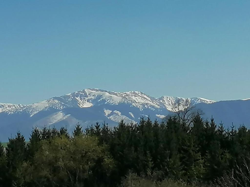A general mountain view or a mountain view taken from Az apartmant