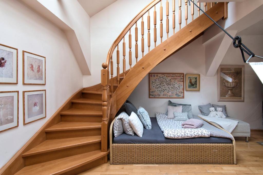 Een zitgedeelte bij Apartment Neratovice