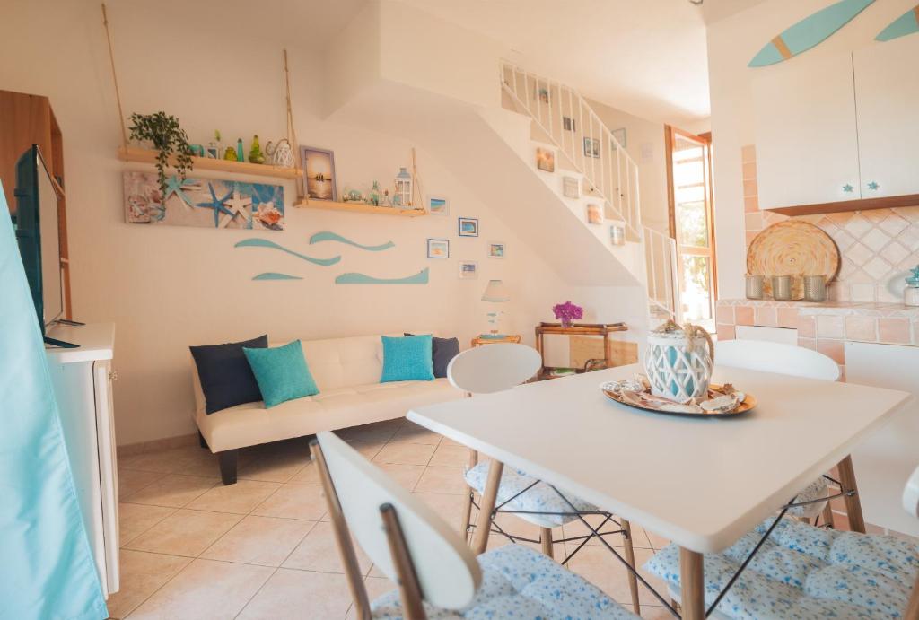 a living room with a table and a couch at Casa Danilo in San Teodoro