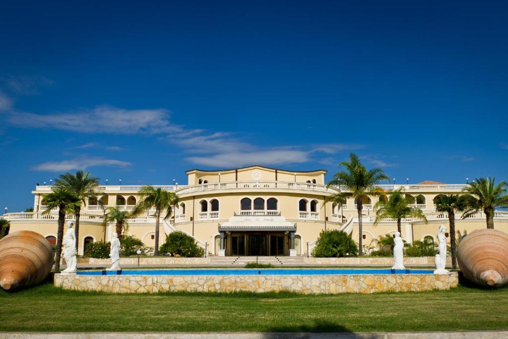 Bazen v nastanitvi oz. blizu nastanitve Parco dei Principi Hotel