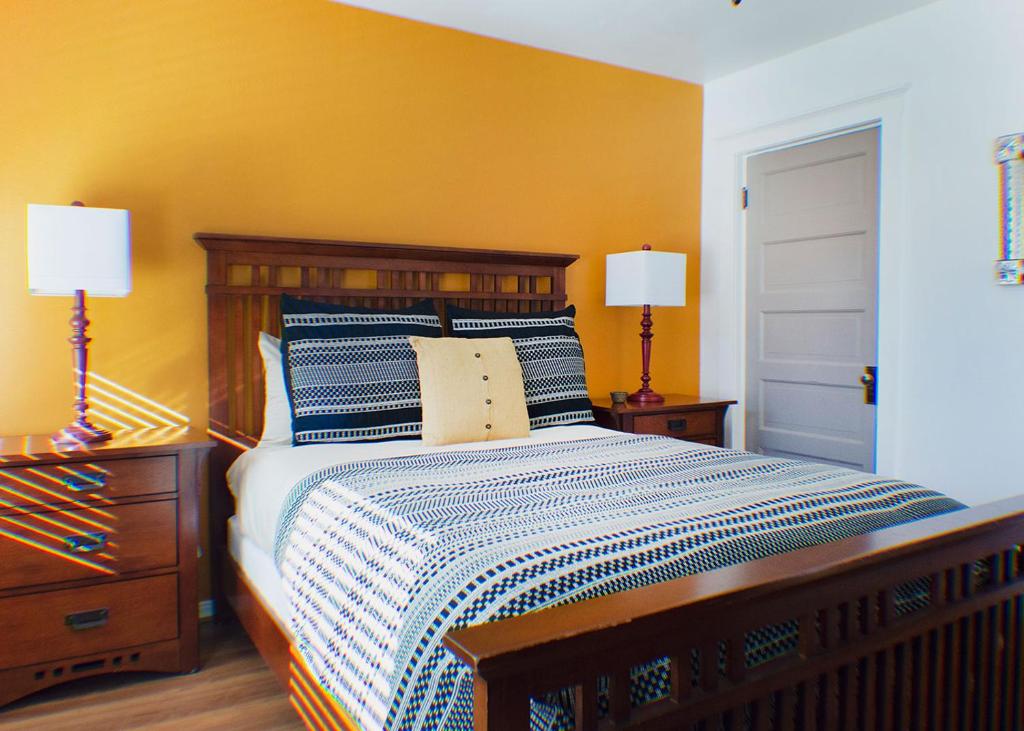 Postel nebo postele na pokoji v ubytování Eldorado Suites Hotel