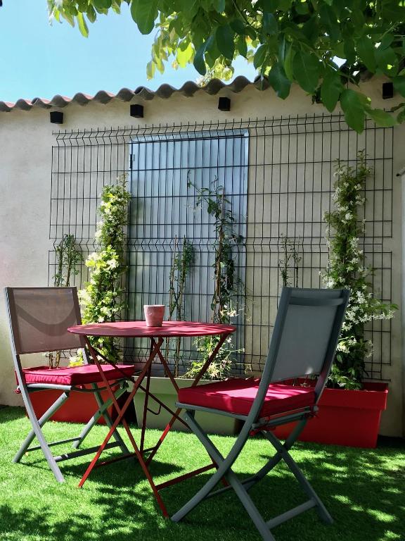 GuestHouse La Costière - logements indépendants - espace piscine jacuzzi - Estudio Con Terraza
