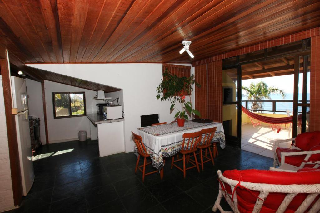 A cozinha ou cozinha compacta de Pousada Hibisco