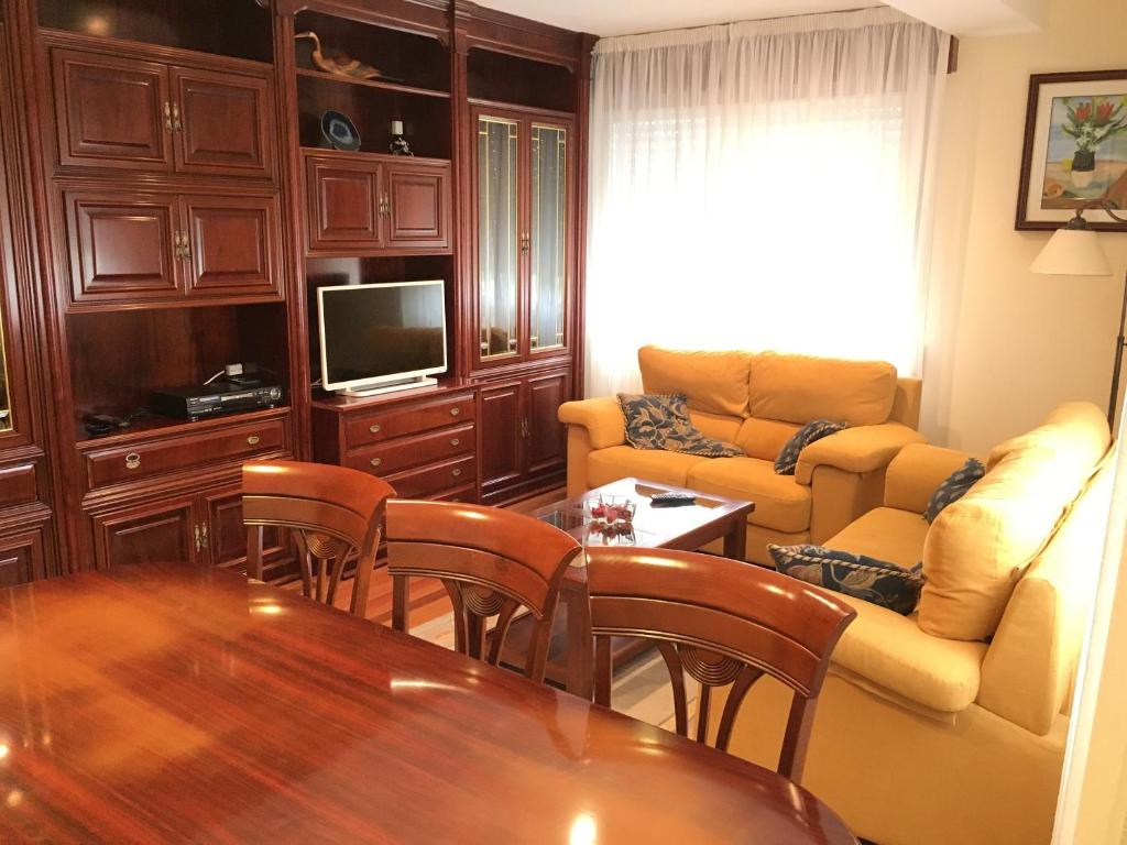 Televízia a/alebo spoločenská miestnosť v ubytovaní Casa Campelo - APTO Playa de Rodeira Cangas, Garaje y WiFi gratis