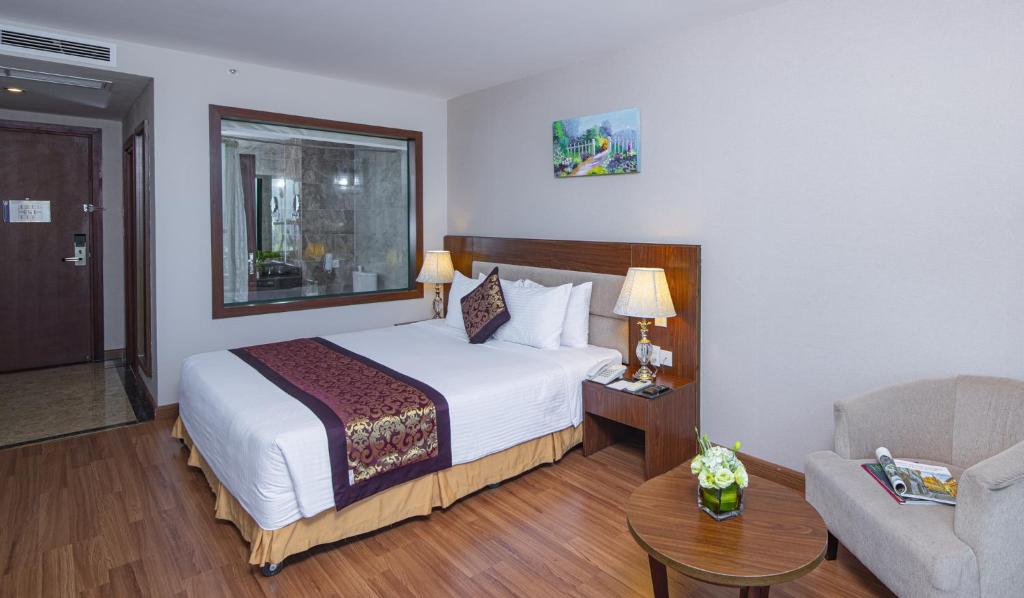 Postel nebo postele na pokoji v ubytování Muong Thanh Grand Da Nang Hotel