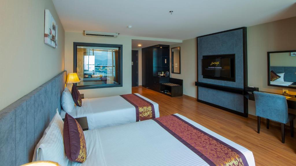 Muong Thanh Grand Da Nang Hotel - Deluxe Zweibettzimmer Mit Badewanne Und Stadtblick